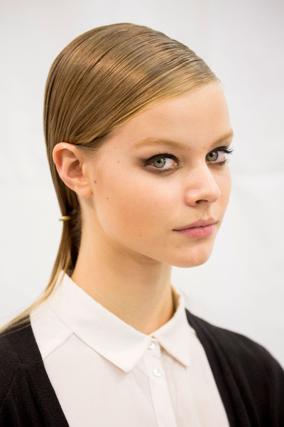 How To Style Wet Hair Without Looking Like You Were Just Too Lazy