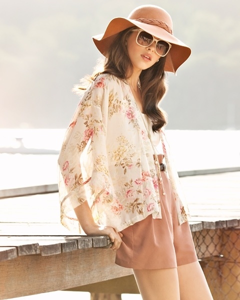 wide brim hat