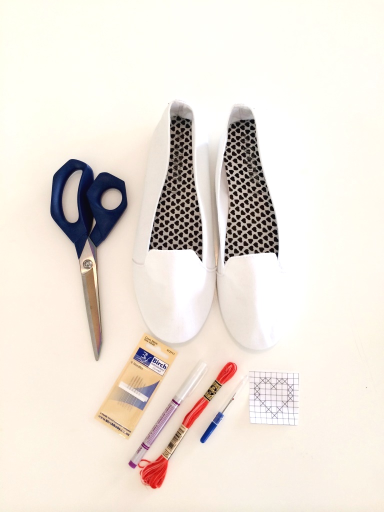 shoes_white_equip