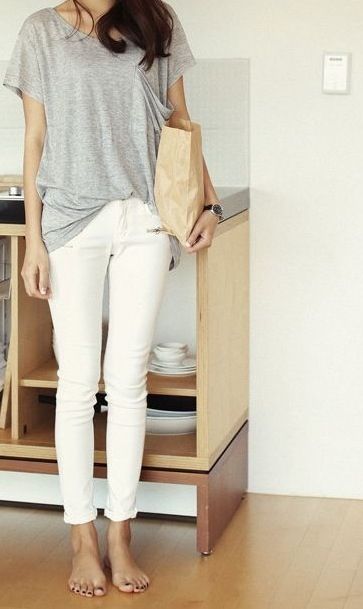 grey t and white jeans